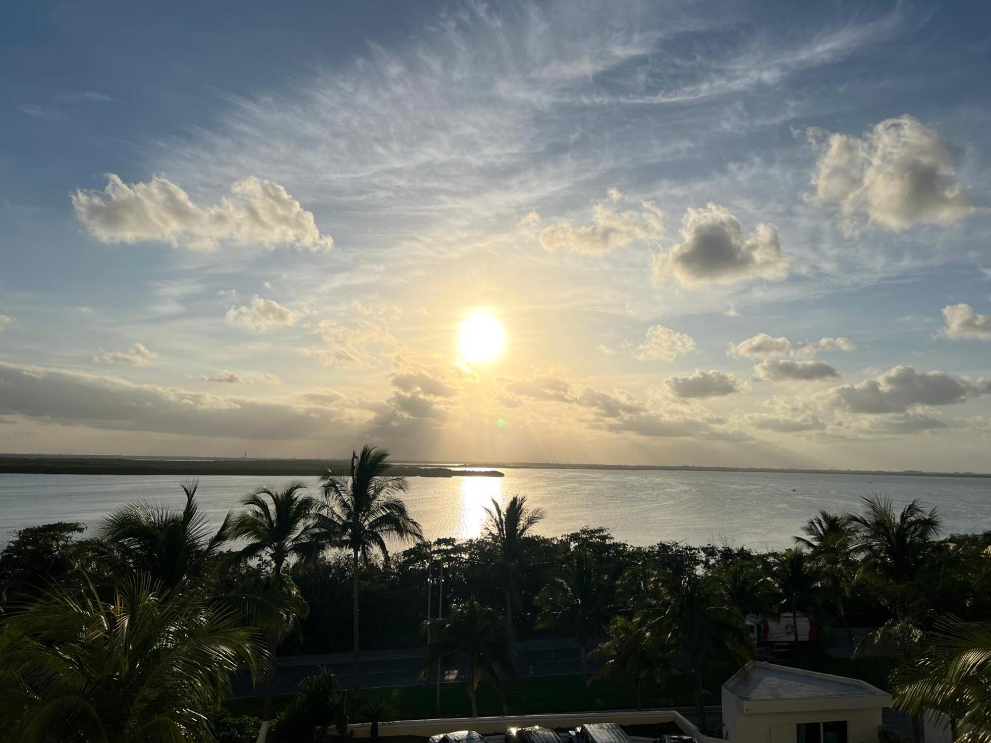 Ova Apartments Cancun Bagian luar foto